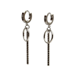 Arete Candonga Halo Silver en acero quirúrgico con diseño de aro y acabado plateado brillante, accesorio masculino elegante y resistente.