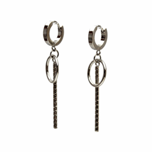 Arete Candonga Halo Silver en acero quirúrgico con diseño de aro y acabado plateado brillante, accesorio masculino elegante y resistente.